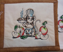 Load image into Gallery viewer, Baking Apple Pies Mouse Towel & Potholder Set