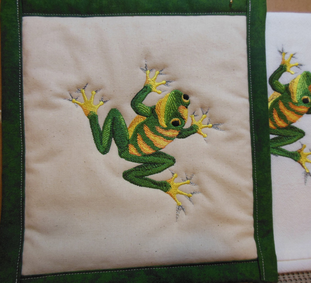 Clinging Tree Frog Towel & Potholder Set