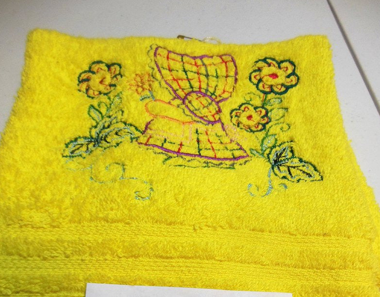 Sunbonnet Sue And Flowers Hand Towel
