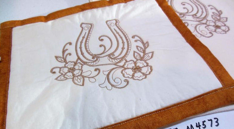 Horseshoe Linework Towel & Potholder Set